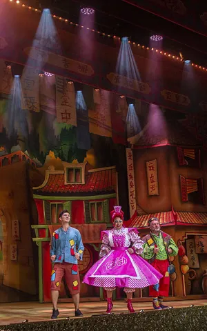 Robe Gets into More Panto Madness