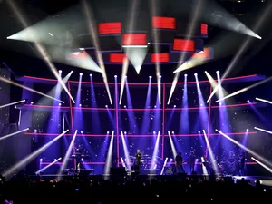 Robe Makes Impact at Premios 40 Principales Event