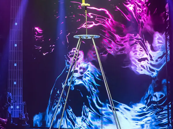 Robe Rocks the Circus Again