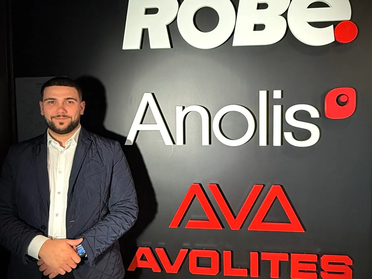 Tom Marchandiau rejoint Robe Lighting France en tant que Responsable Communication !