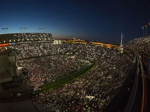 Robe BMFL WashBeams Help Kenny Chesney Spread the Love to his Fans