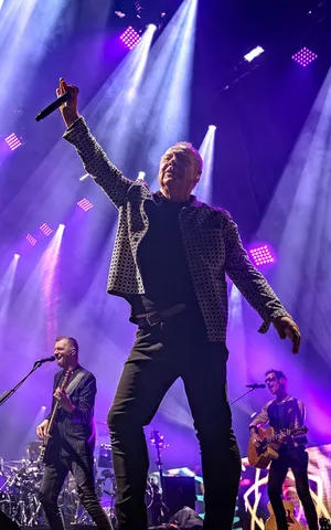 Simple Minds отправляется в мировой тур с Robe