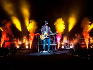 Canaan Smith Loves Robe Like That