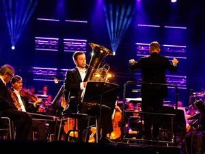 hr setzt beim Music Discovery Project 2025 auf Scheinwerfer von Robe