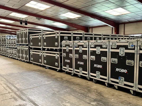MOG RENT massively expands its ROBE Lighting stock and asserts its leadership of the Dry Hire market in France
