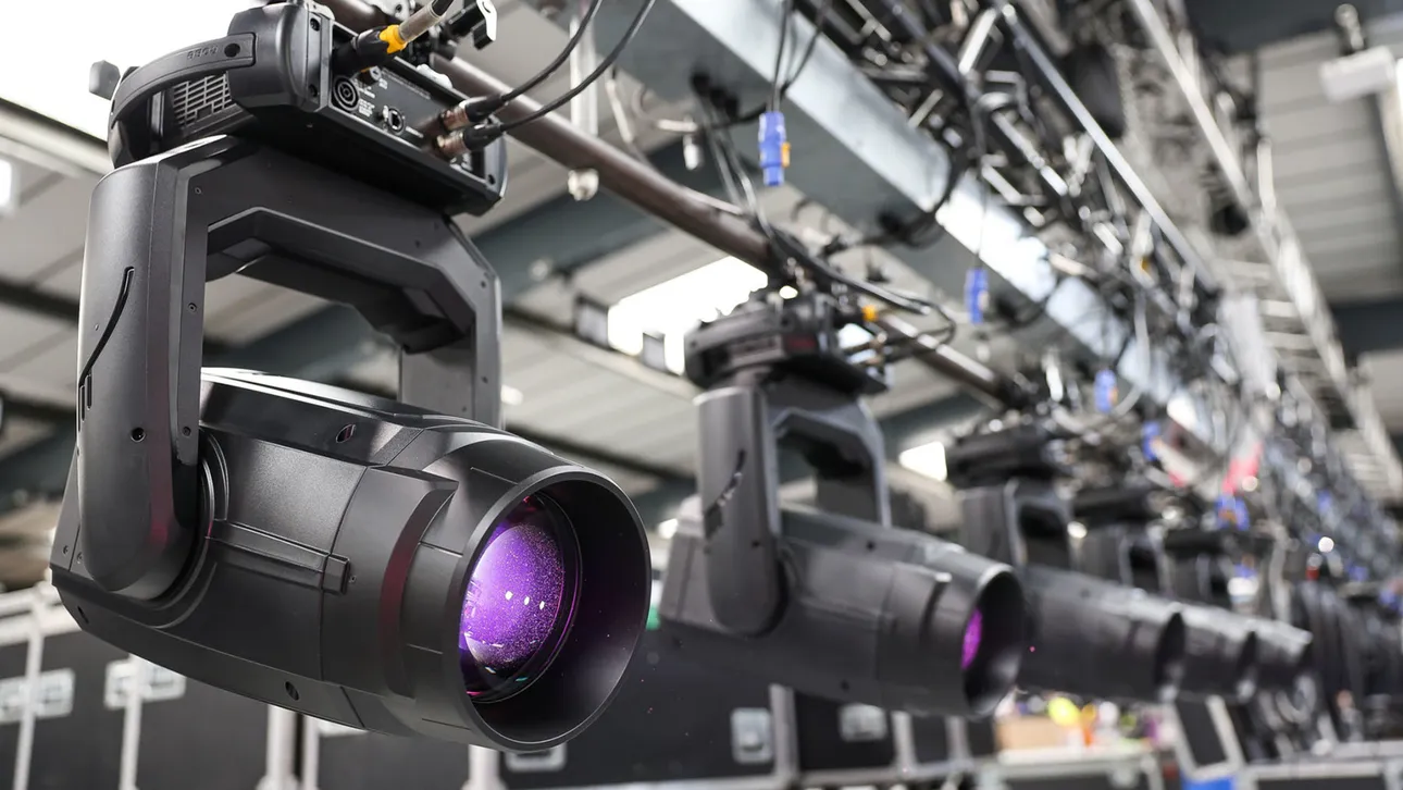 Robe LedPOINTE Hits it Off in the UK