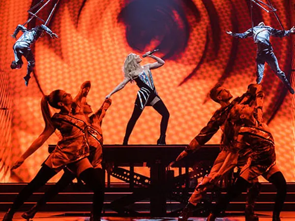 Robe Gets intoxicated with Helene Fischer