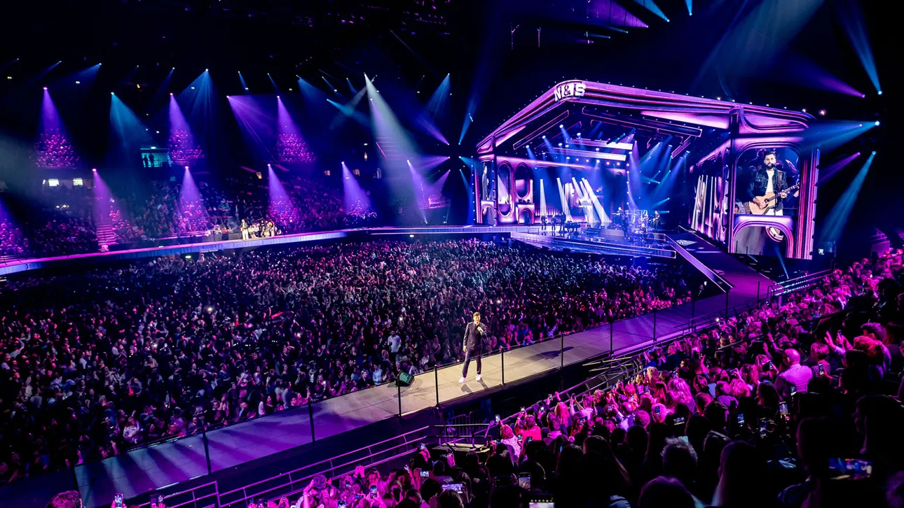 Robe Now and Someday for Spectacular Nick & Simon Finale Concerts