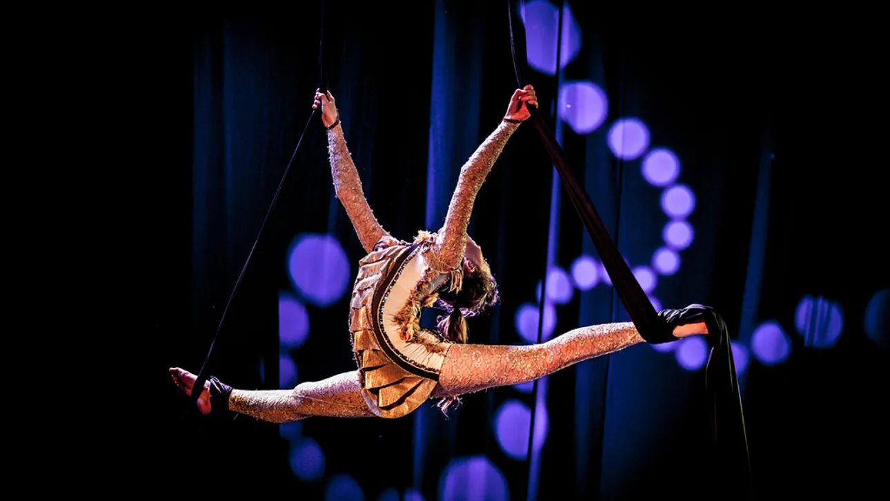 Robe Flies High With Zip Zap Circus School