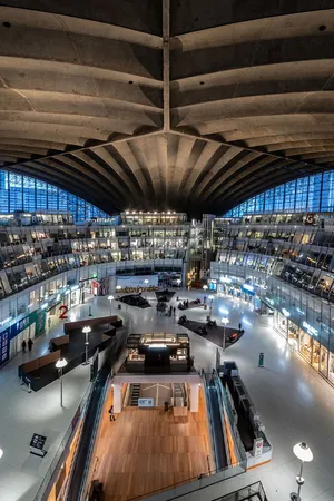 Anolis Calumma LEDs Highlight Famous CNIT Building Ceiling in Paris