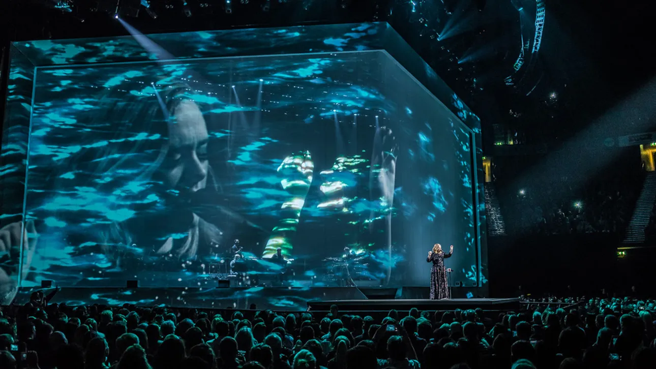 Robe BMFLs Say Hello on Adele Tour