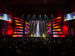 Tom Kenny Gets To The Pointe with Robe at MTV Upfronts