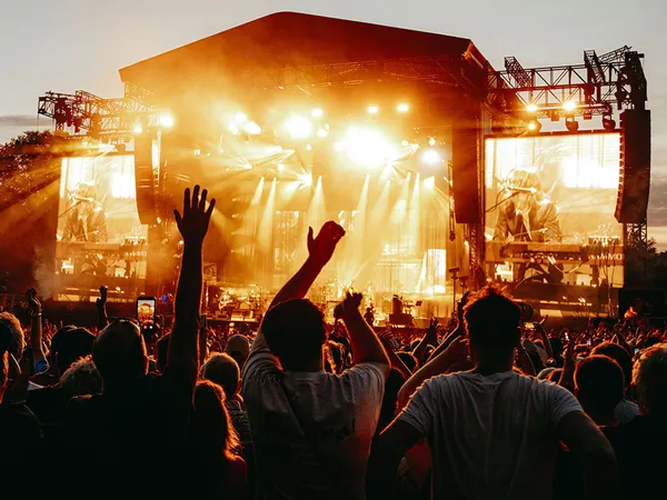 Robe Goes Wild for Nick Cave & The Bad Seeds Tour