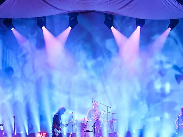 Robe Spills onto Backseat Lovers Tour