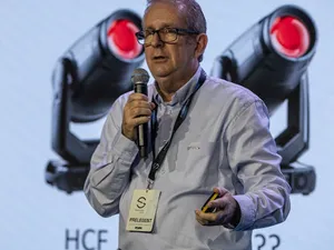 Robe Enjoys the Buzz at 2024 Scena Jutra
