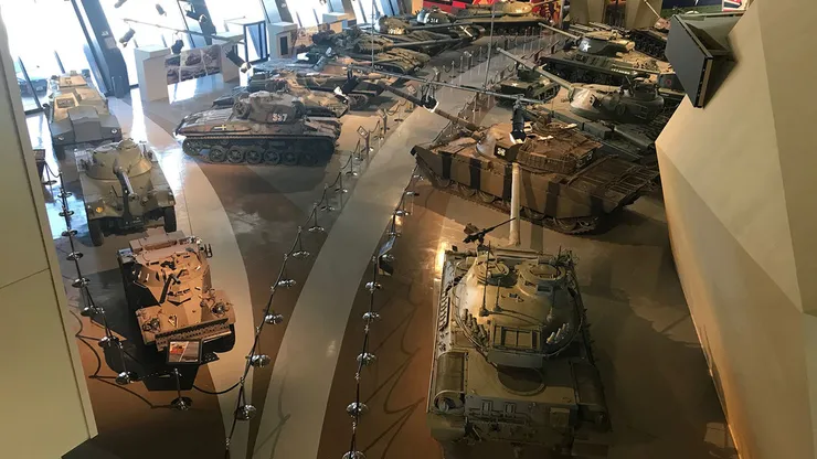 robe-royal-tank-museum-jordan-05.jpg