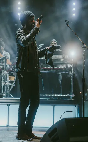 Robe FOOTSIES and TetraXs for Gary Clark Jr Tour