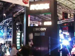 Robe Has Top Show at Soundcheck 2011, Mexico