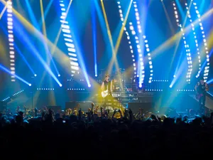Robe Rocks One Night At Wembley with All Time Low