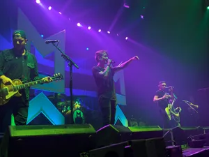 Robe Gets Asymmetric for Mallory Knox tour
