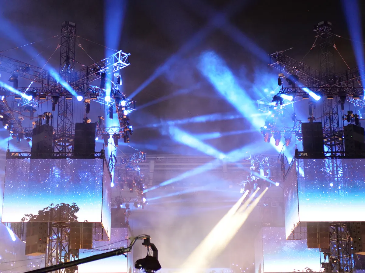 Soprano éblouit le Stade de France avec plus de 420 projecteurs Robe Lighting