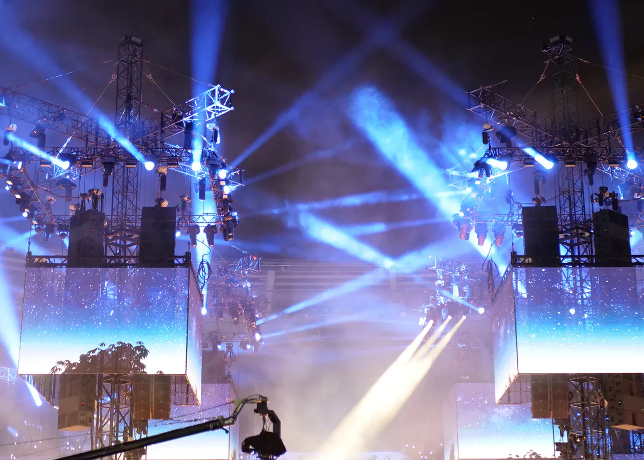 Soprano éblouit le Stade de France avec plus de 420 projecteurs Robe Lighting