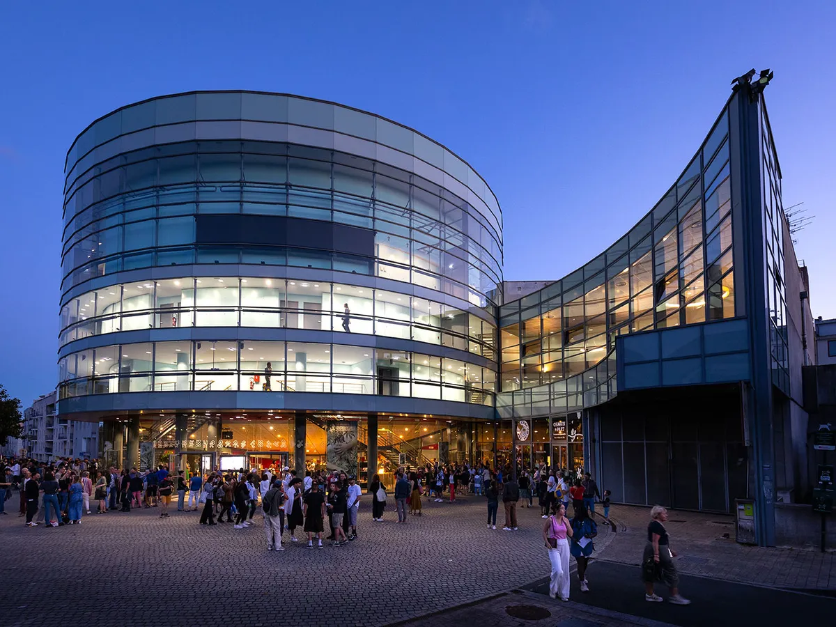 Le Grand R- Scène Nationale de La Roche-sur-Yon s'équipe de découpes LED T11 de Robe Lighting