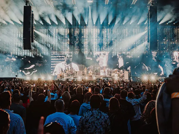 Robe Gets People Watching for Sam Fender