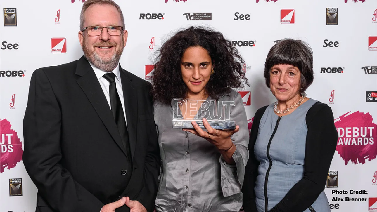robe-the-stage-debut-awards-2017.jpg