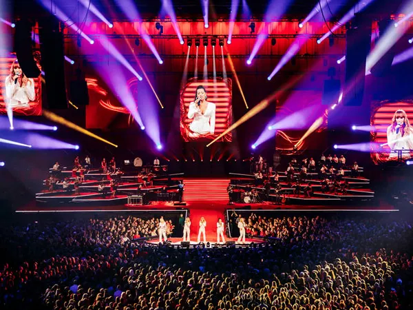 Dolly Dots End Tour with High Profile Symphonica in Rosso Performance