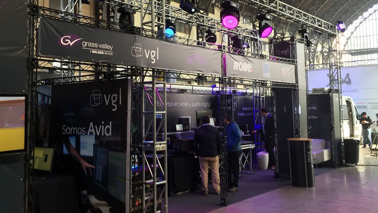 robe-techne-exhibition-chile-2015_01.jpg