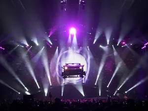 First Robe LEDWash 600s "Outta This World" on The Road with JLS