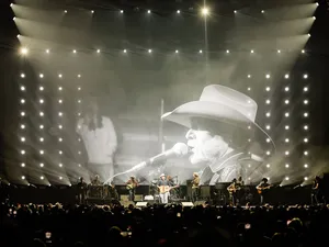 Last Call for Robe on Alan Jackson Tour