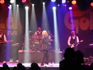 Billy Ocean Makes Waves with Robe in Sri Lanka