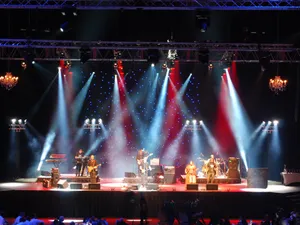 Multi-Media Chooses Robe