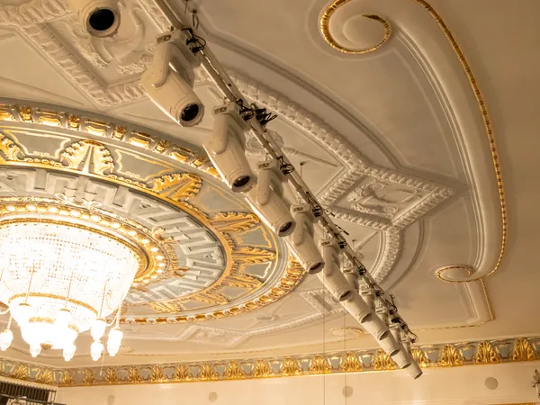König Albert Theater in Bad Elster investiert in Robe T1 in weißem Finish