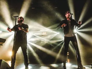Robe Tours Capital Cities