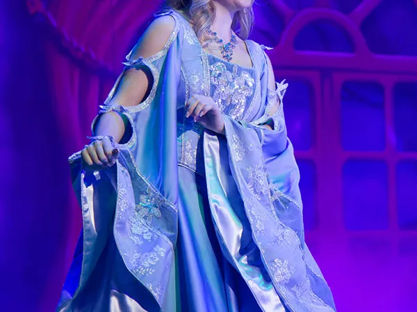 Robe Flies at The Panto