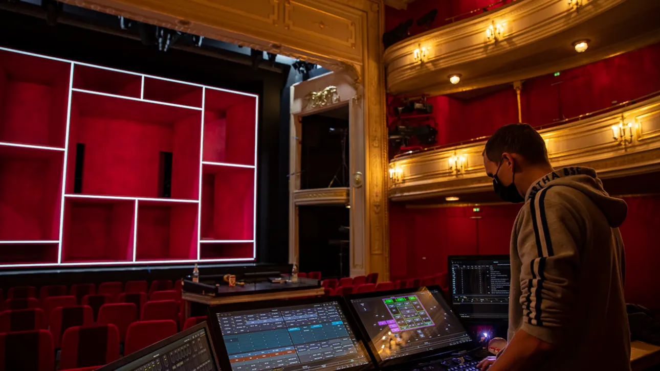 Deutsches Theater Berlin Invests in Robe
