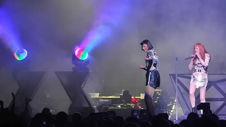 icona-pop-with-robe-cyclones-01.jpg