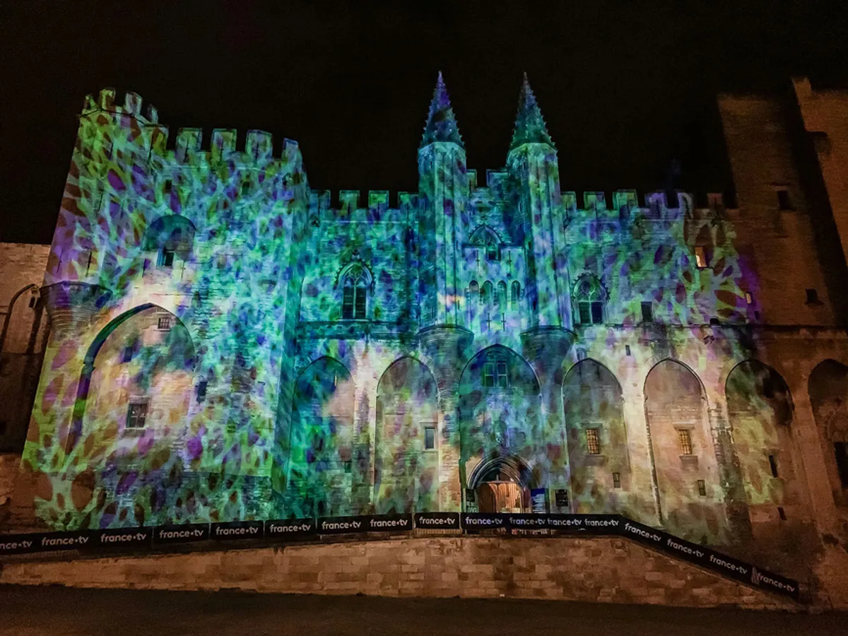 Avignon’s Palais des Papes Lights up with Robe ESPRITES