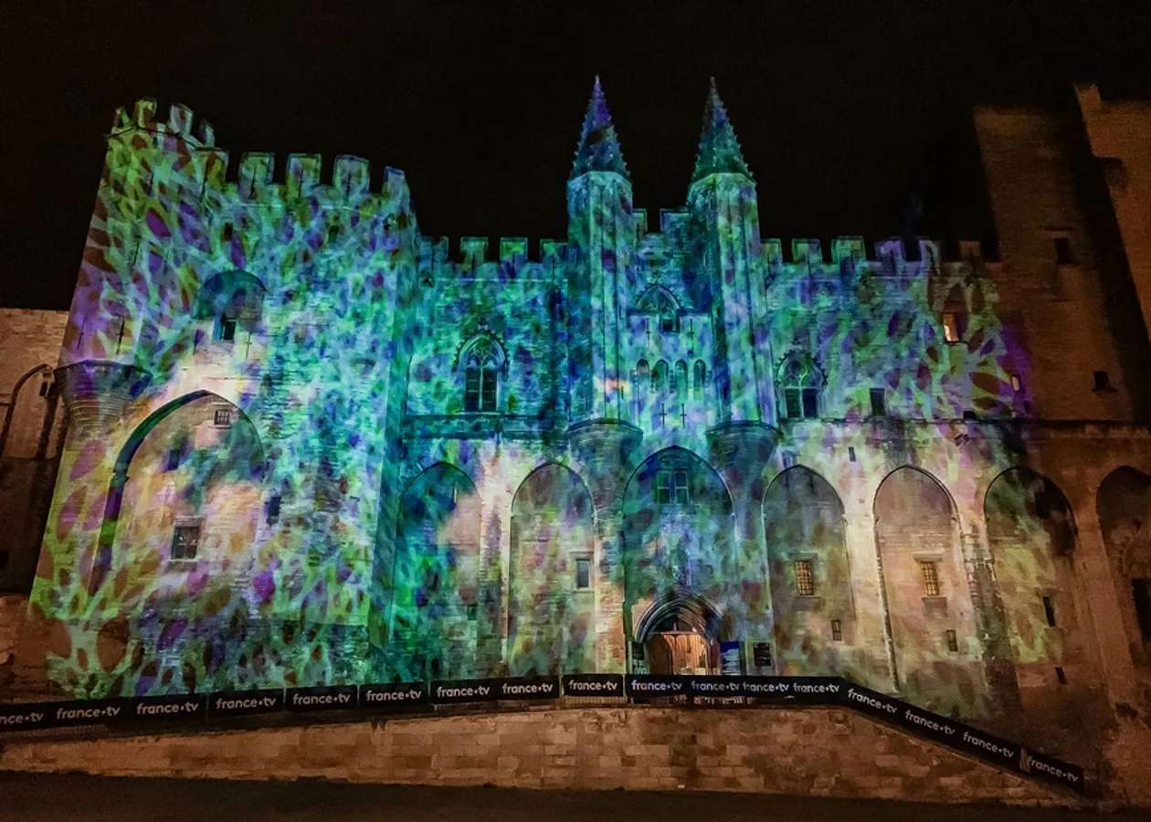 Avignon’s Palais des Papes Lights up with Robe ESPRITES