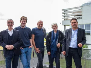 DuShow Invests in Robe