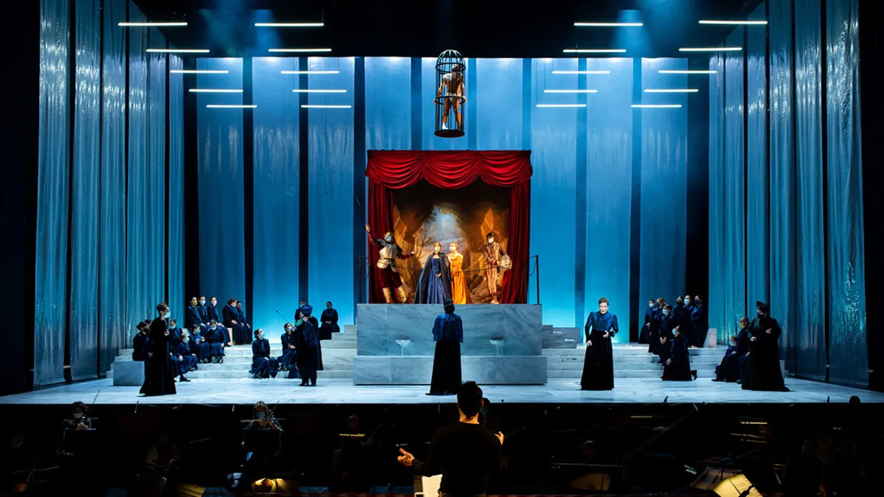 Robe Triumphs at the Opera