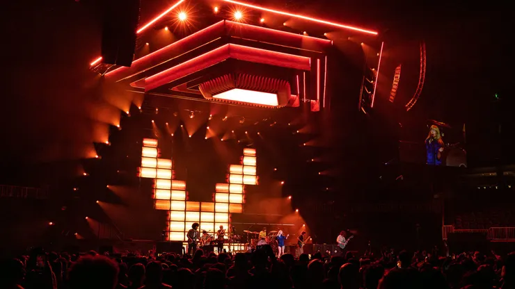 robe-paramore-2023-04.jpg