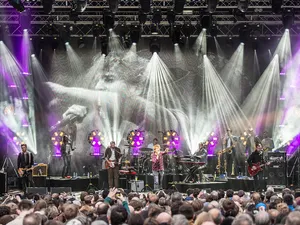 Robe BMFL Spots Funk Up Paolo Nutini