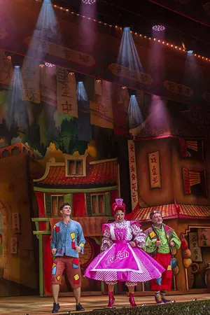 Robe Gets into More Panto Madness