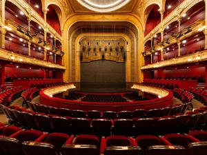 Théâtre du Châtelet Chooses Robe T1 Profiles & RoboSpots